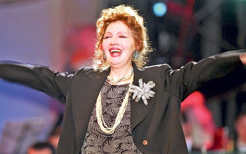 IN MEMORIAM CARMEN STĂNESCU: „E GREU SĂ STAI ÎN VITRINĂ O VIAȚĂ ÎNTREAGĂ!”