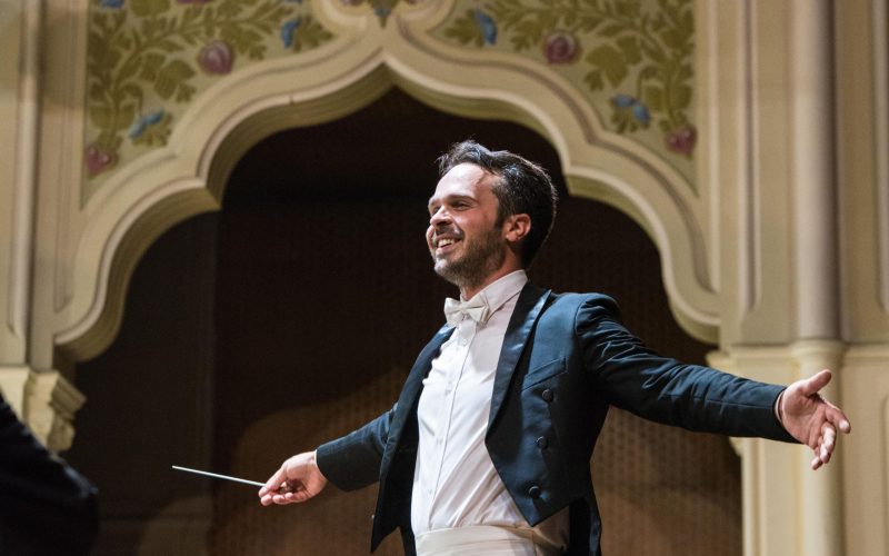 ALEXANDRU MIJA, MUZICIAN, DIRIJOR ŞI MANAGER DE PROIECTE AL ORCHESTREI DE TINERET A UNIUNII EUROPENE: „MUZICA ESTE MEREU PREGĂTITĂ SĂ REVINĂ PE SCENĂ”